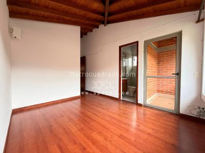 Casa de 3 alcobas en venta en Loma Del Chocho, Envigado, 283 m² · foto 19 de 20