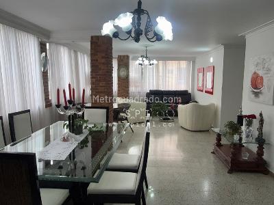 Apartamento de 4 alcobas en venta en Laureles, Medellín, 153 m² · foto 2 de 16