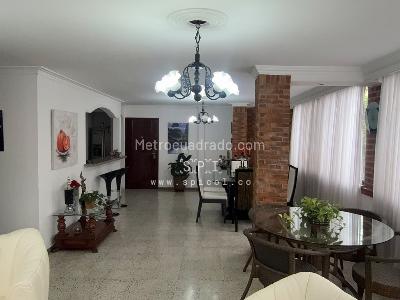 Apartamento de 4 alcobas en venta en Laureles, Medellín, 153 m² · foto 3 de 16