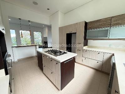 Casa de 3 alcobas en arriendo en Vda El Peñasco, Envigado, 408 m² · foto 7 de 20