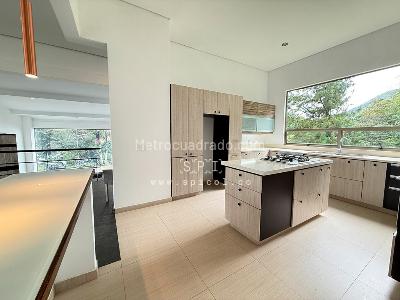 Casa de 3 alcobas en arriendo en Vda El Peñasco, Envigado, 408 m² · foto 9 de 20