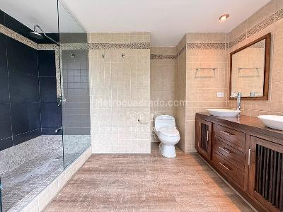 Casa de 3 alcobas en arriendo en Vda El Peñasco, Envigado, 408 m² · foto 18 de 20