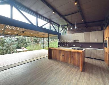 Casa de 3 alcobas en venta en Loma Del Escobero, Envigado, 320 m² · foto 2 de 20