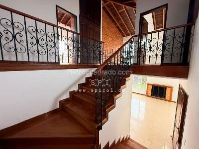 Casa de 5 alcobas en arriendo en Loma Del Escobero, Envigado, 350 m² · foto 8 de 20