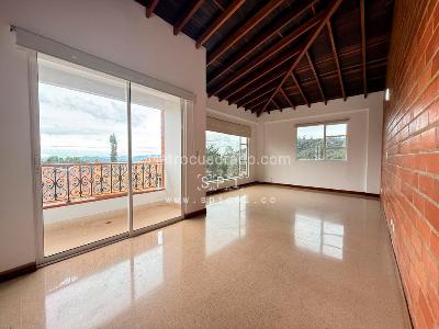 Casa de 5 alcobas en arriendo en Loma Del Escobero, Envigado, 350 m² · foto 11 de 20