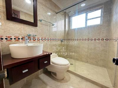 Casa de 5 alcobas en arriendo en Loma Del Escobero, Envigado, 350 m² · foto 12 de 20