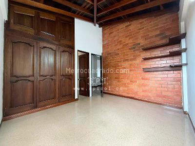 Casa de 5 alcobas en arriendo en Loma Del Escobero, Envigado, 350 m² · foto 18 de 20