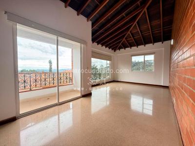 Casa de 5 alcobas en venta en Loma Del Escobero, Envigado, 350 m² · foto 11 de 20