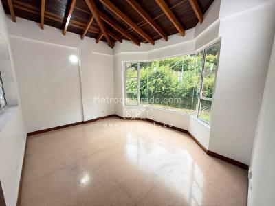 Casa de 5 alcobas en venta en Loma Del Escobero, Envigado, 350 m² · foto 13 de 20