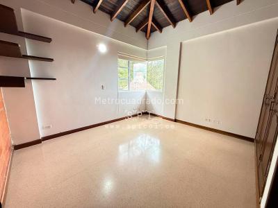 Casa de 5 alcobas en venta en Loma Del Escobero, Envigado, 350 m² · foto 16 de 20
