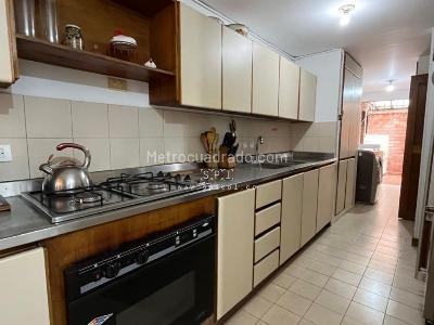 Casa de 4 alcobas en venta en El Poblado, Medellín, 241 m² · foto 2 de 18