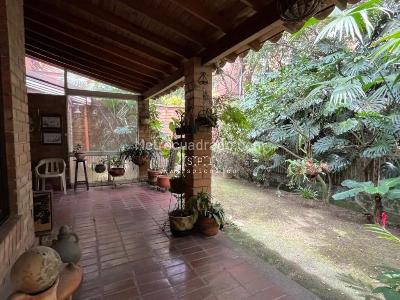 Casa de 4 alcobas en venta en El Poblado, Medellín, 241 m² · foto 4 de 18