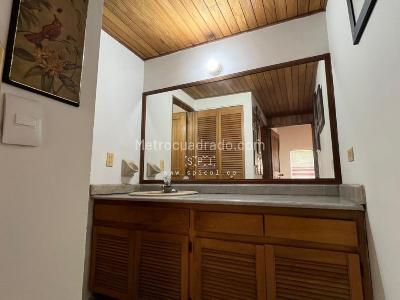 Casa de 4 alcobas en venta en El Poblado, Medellín, 241 m² · foto 7 de 18
