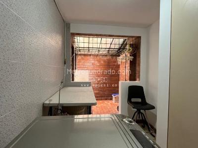 Casa de 4 alcobas en venta en El Poblado, Medellín, 241 m² · foto 11 de 18
