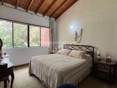 Casa de 4 alcobas en venta en El Poblado, Medellín, 241 m² · foto 14 de 18