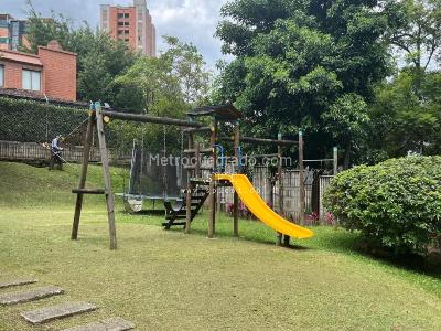 Casa de 4 alcobas en venta en El Poblado, Medellín, 241 m² · foto 18 de 18