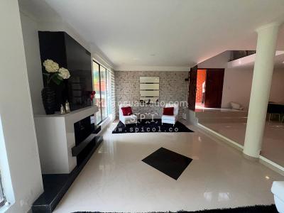 Casa de 4 alcobas en venta en El Tesoro, Medellín, 427 m² · foto 4 de 20