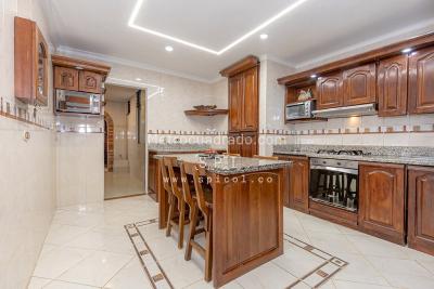 Casa de 4 alcobas en venta en El Tesoro, Medellín, 427 m² · foto 7 de 20