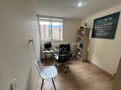 Apartamento de 3 alcobas en venta en San Jose, Sabaneta, 89 m² · foto 13 de 20