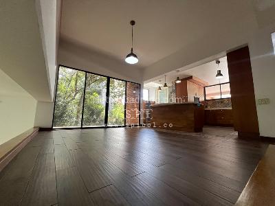 Casa de 4 alcobas en arriendo en El Tesoro, Medellín, 230 m² · foto 3 de 20