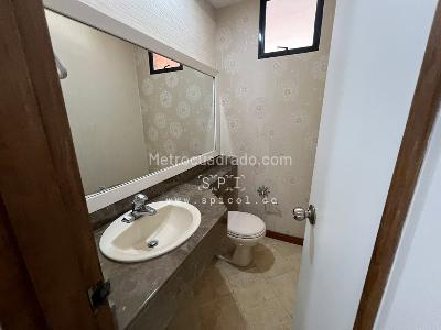 Casa de 4 alcobas en arriendo en El Tesoro, Medellín, 230 m² · foto 14 de 20