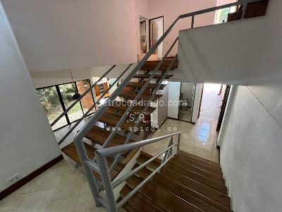 Casa de 4 alcobas en arriendo en El Tesoro, Medellín, 230 m² · foto 15 de 20
