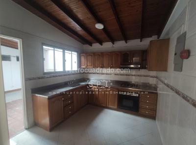 Casa de 4 alcobas en venta en Conquistadores, Medellín, 293 m² · foto 2 de 20