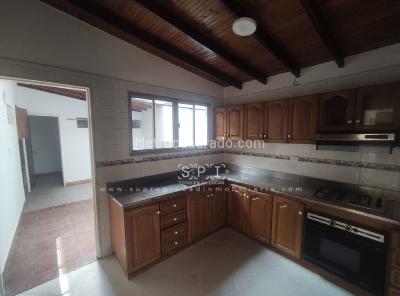 Casa de 4 alcobas en venta en Conquistadores, Medellín, 293 m² · foto 4 de 20