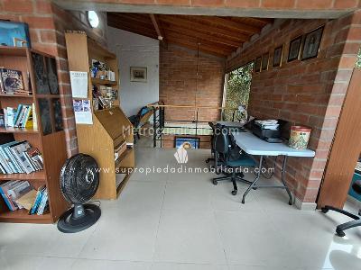Casa de 5 alcobas en venta en Las Antillas, Envigado, 375 m² · foto 18 de 20