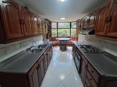 Apartamento de 3 alcobas en venta en El Poblado, Medellín, 155 m² · foto 3 de 16