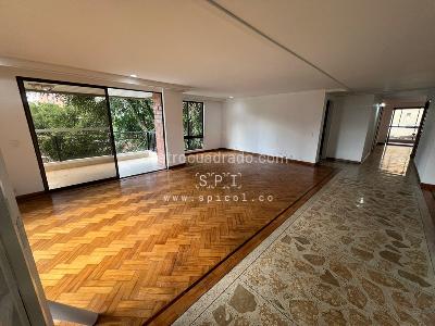 Apartamento de 3 alcobas en venta en Loma De Los Parra, Medellín, 200 m² · foto 2 de 20