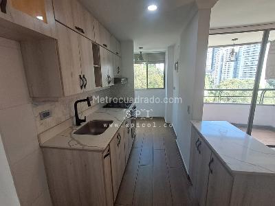 Apartamento de 3 alcobas en venta en El Poblado, Medellín, 70 m² · foto 2 de 20