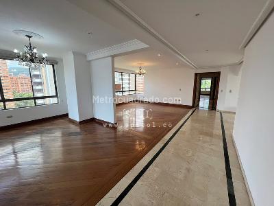Apartamento de 3 alcobas en arriendo en Loma De Los Parra, Medellín, 263 m² · foto 2 de 20