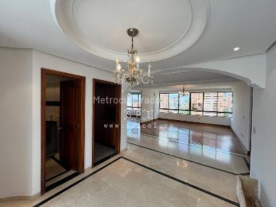 Apartamento de 3 alcobas en arriendo en Loma De Los Parra, Medellín, 263 m² · foto 3 de 20