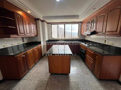 Apartamento de 3 alcobas en arriendo en Loma De Los Parra, Medellín, 263 m² · foto 4 de 20