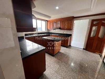 Apartamento de 3 alcobas en arriendo en Loma De Los Parra, Medellín, 263 m² · foto 7 de 20