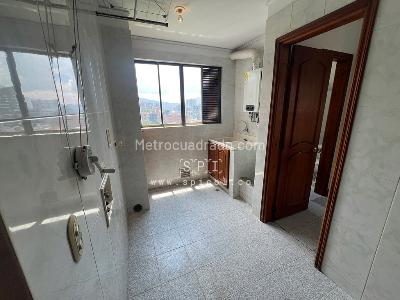 Apartamento de 3 alcobas en arriendo en Loma De Los Parra, Medellín, 263 m² · foto 8 de 20