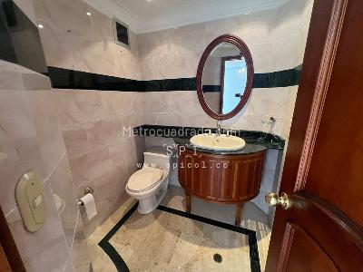 Apartamento de 3 alcobas en arriendo en Loma De Los Parra, Medellín, 263 m² · foto 9 de 20