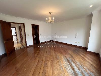 Apartamento de 3 alcobas en arriendo en Loma De Los Parra, Medellín, 263 m² · foto 11 de 20