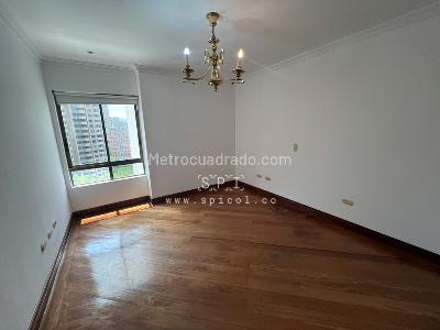 Apartamento de 3 alcobas en arriendo en Loma De Los Parra, Medellín, 263 m² · foto 16 de 20