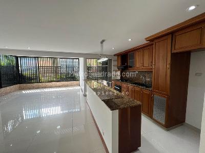 Casa de 4 alcobas en venta en Altos Del Poblado, Medellín, 280 m² · foto 2 de 20