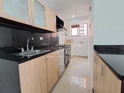 Apartamento de 3 alcobas en arriendo en Los Gonzalez, Medellín, 76 m² · foto 2 de 20