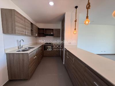 Apartamento de 3 alcobas en venta en Loma Del Escobero, Envigado, 108 m² · foto 2 de 15