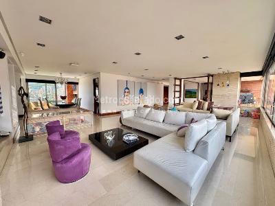 Apartamento en venta en El Poblado, Medellín · foto 2 de 20