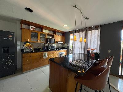 Apartamento de 3 alcobas en venta en Aves Maria, Sabaneta, 265 m² · foto 3 de 17