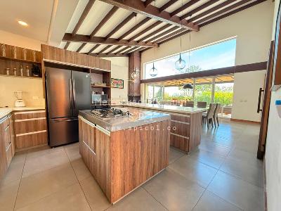 Casa en Arriendo, Transversal De La Montaña, Envigado en Envigado, de Su Propiedad Inimobiliaria