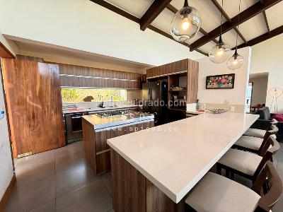 Casa de 4 alcobas en arriendo en Transversal De La Montaña, Envigado, 420 m² · foto 3 de 20