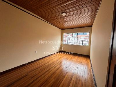 Casa de 5 alcobas en venta en Divino Niño, Bogotá, 250 m² · foto 9 de 20