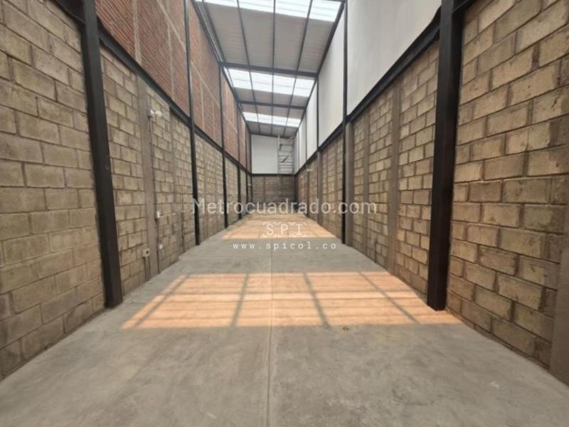 Bodega en Arriendo, Centro, Bello - Más