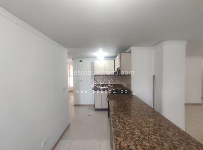 Apartamento de 3 alcobas en arriendo en Estadio Laureles, Medellín, 98 m² · foto 2 de 17